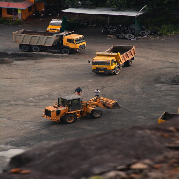 Dumping Trucks  on rent