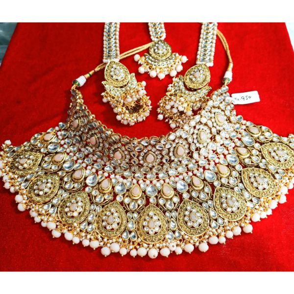 Pastel Coloured Kundan Wedding Set on rent