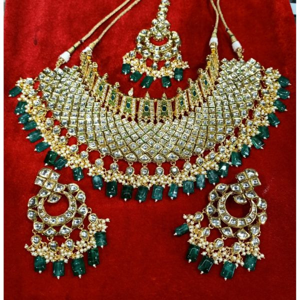 Traditional Golden Kundan Choker Set on rent