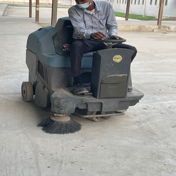 Ride On Scrubber Machine on rent