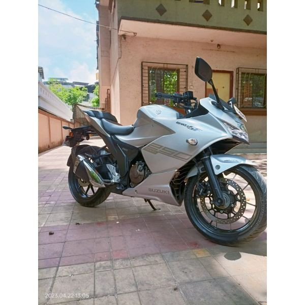 Suzuki Gixxer SF 250 on rent