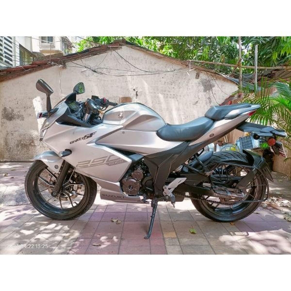 Suzuki Gixxer SF 250 on rent