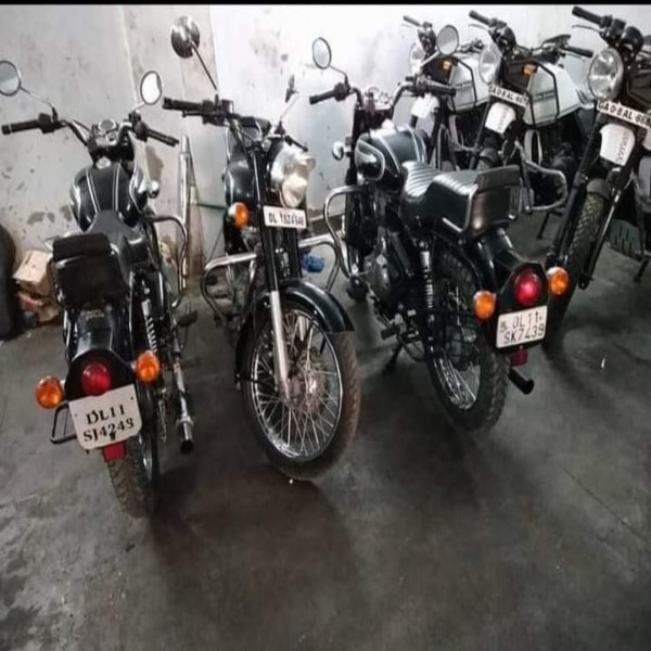 Royal Enfield 500 Standard/Classic on rent